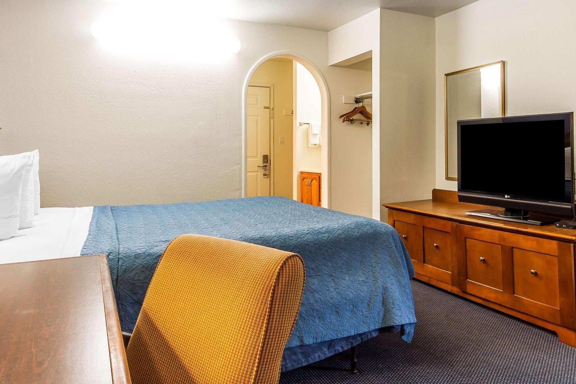 Rodeway Inn Оберн Экстерьер фото