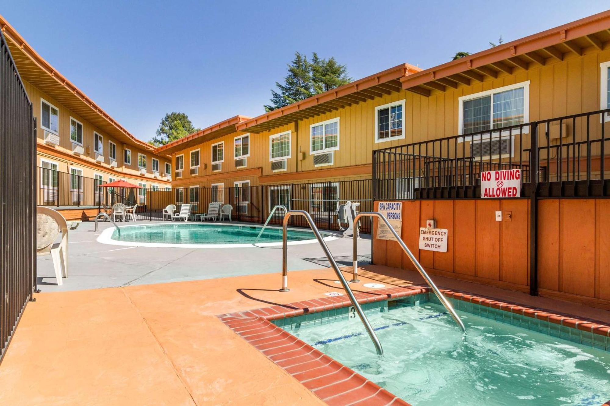 Rodeway Inn Оберн Экстерьер фото