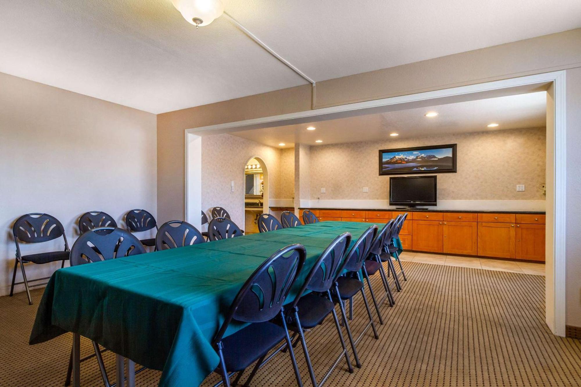 Rodeway Inn Оберн Экстерьер фото
