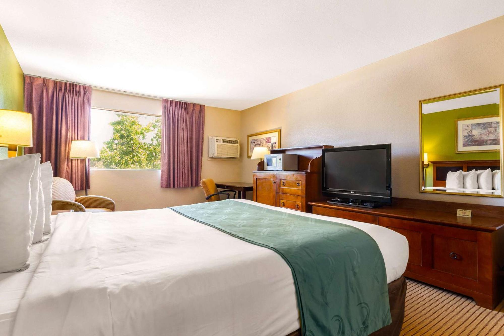 Rodeway Inn Оберн Экстерьер фото