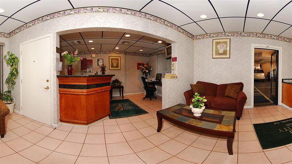 Rodeway Inn Оберн Экстерьер фото